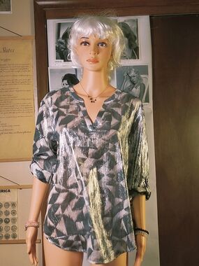 Maurices Black Gold Metallic Animal Print V Neck Tunic Women’s L